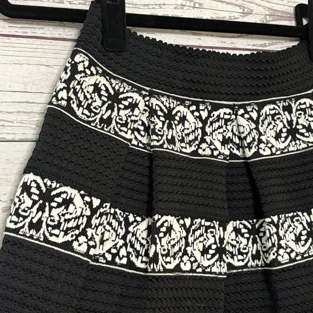 Moon Black/White Pleated A-Line Skirt Small - Picture 3 of 6
